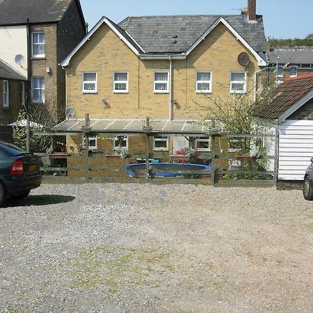 Longfield Guest House Dover Bagian luar foto