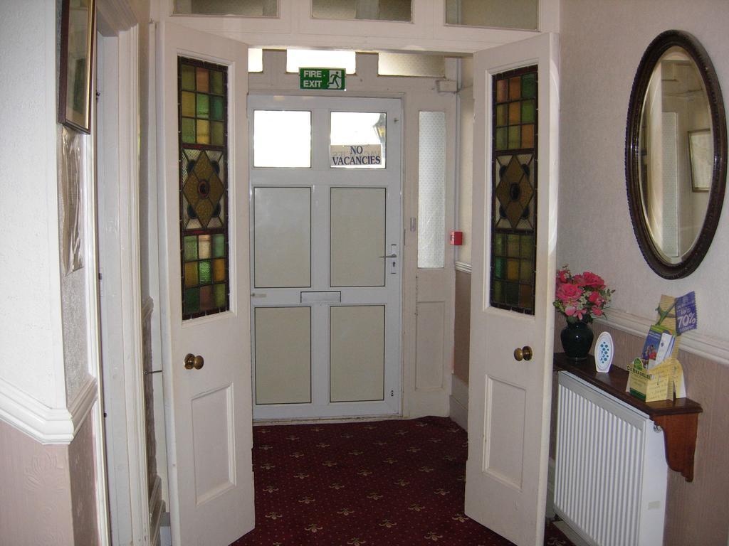Longfield Guest House Dover Bagian luar foto