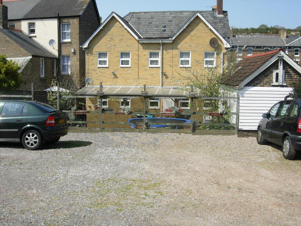 Longfield Guest House Dover Bagian luar foto