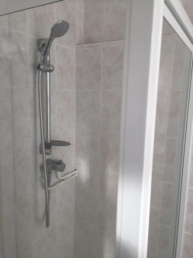 Longfield Guest House Dover Bagian luar foto